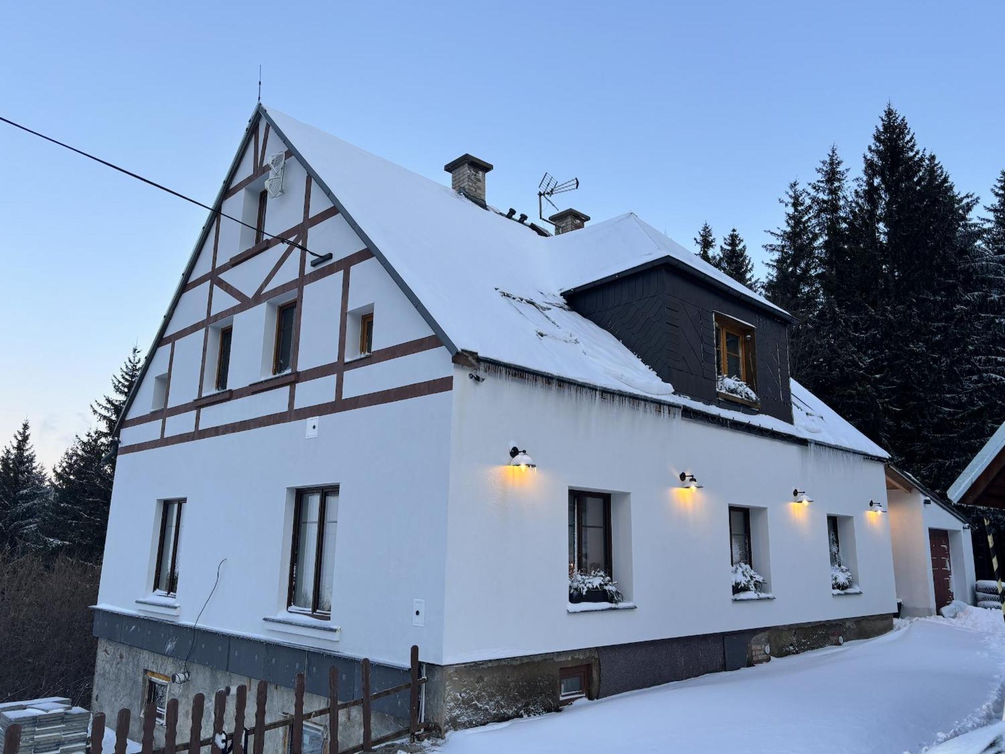 Wolf House Klinovec Hotel Loucna pod Klinovcem Exterior photo